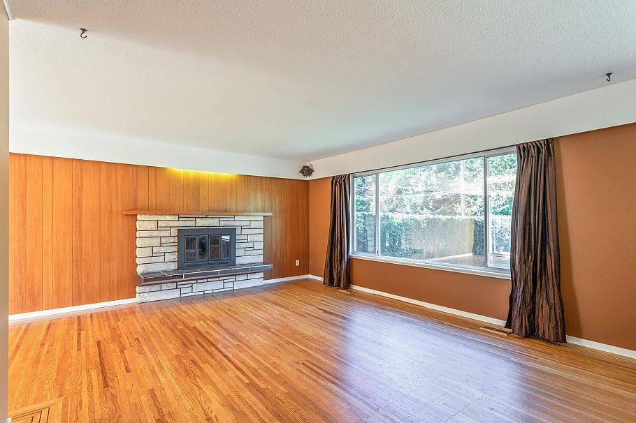 2370 Mountain Highway North Vancouver, BC - 4
