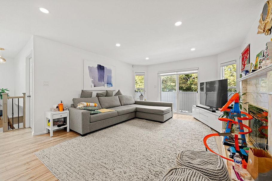 1070 E 40th Avenue Vancouver, BC - 10