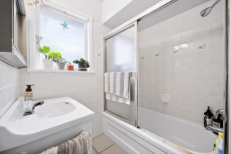 1685 E 55th Avenue Vancouver, BC - 15