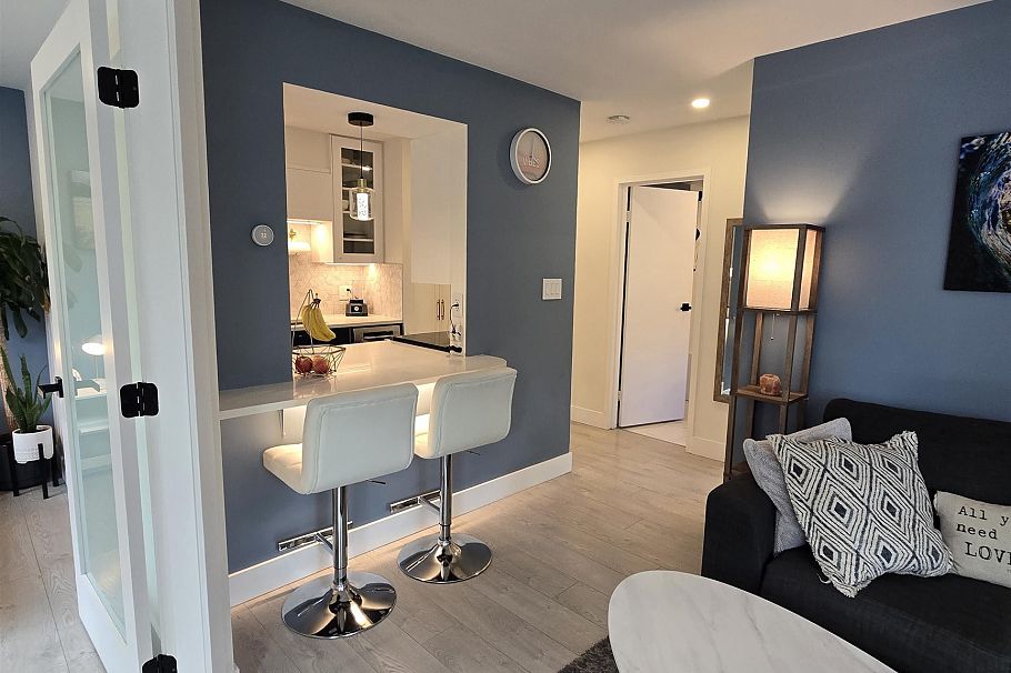 2121 W 6th Avenue Vancouver, BC - 14