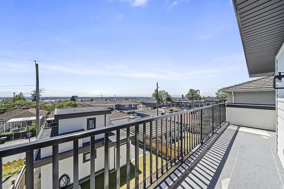 742 E 58th Avenue Vancouver, BC - 22