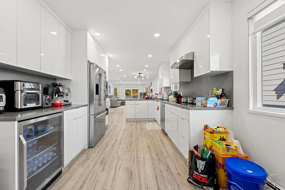 1070 E 40th Avenue Vancouver, BC - 12