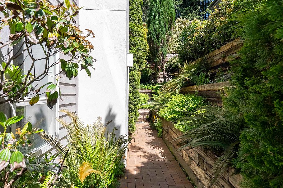 5948 Nancy Greene Way North Vancouver, BC - 24