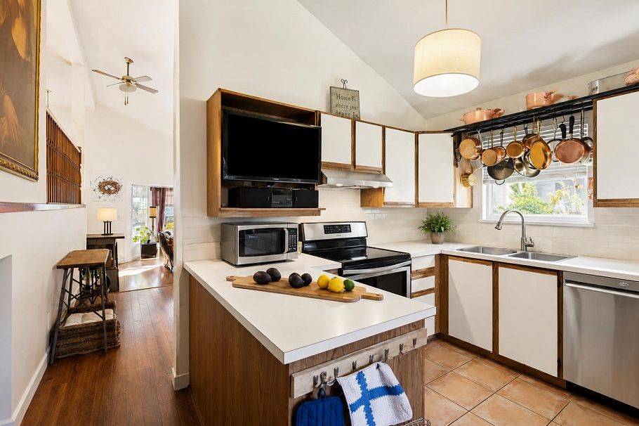 875 Porteau Place North Vancouver, BC - 7