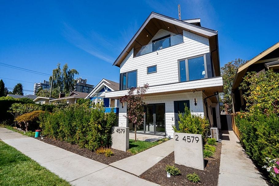 2 4579 W 11th Ave Avenue Vancouver, BC - 1