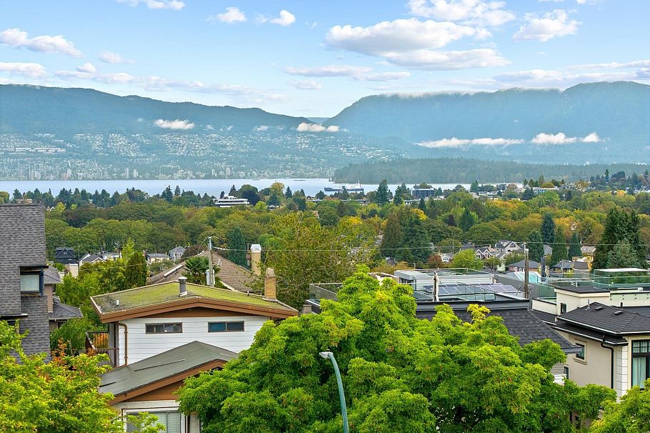 3276 W 21st Avenue Vancouver, BC - 1