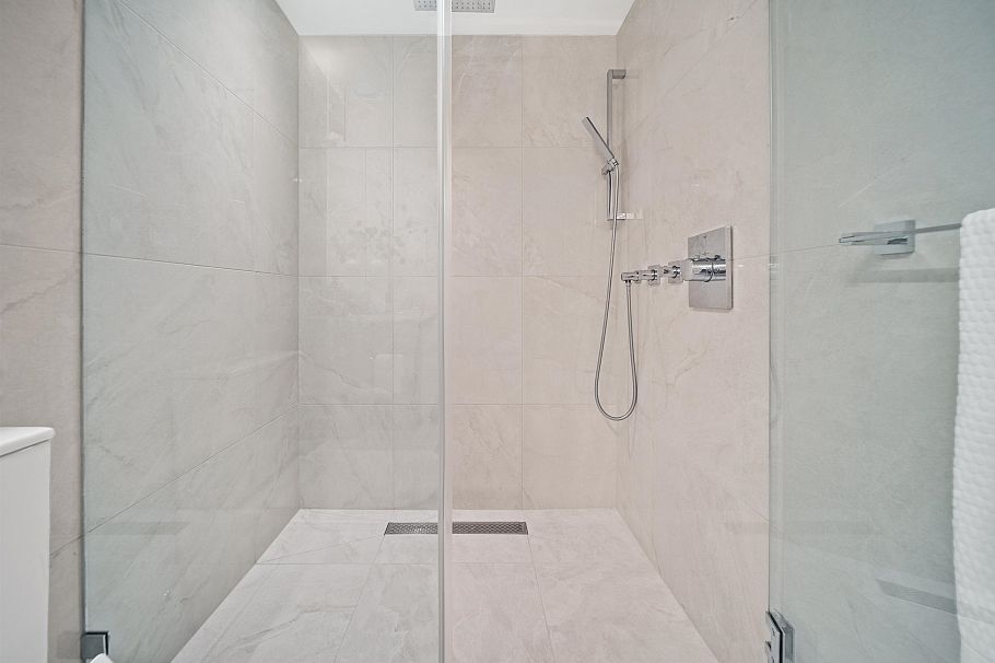 140 W Woodstock Avenue Vancouver, BC - 25