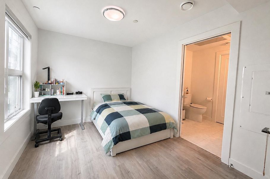 7887 French Street Vancouver, BC - 17