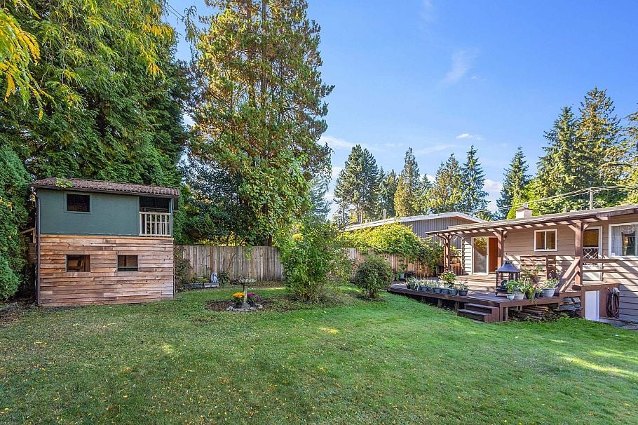 2370 Mountain Highway North Vancouver, BC - 32