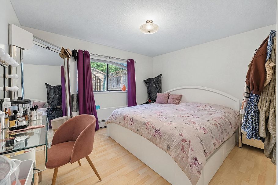 580 W 29th Street North Vancouver, BC - 16