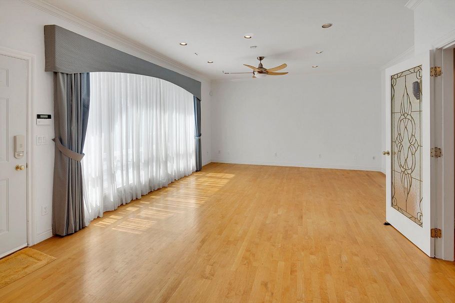 213 W 28th Street North Vancouver, BC - 11