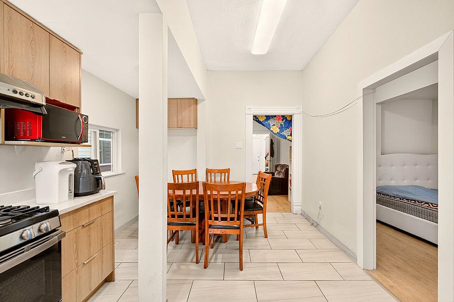 777 E Pender Street Vancouver, BC - 4