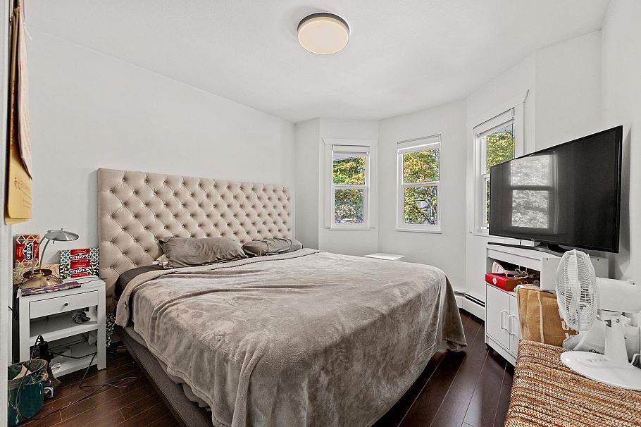 1070 E 40th Avenue Vancouver, BC - 20