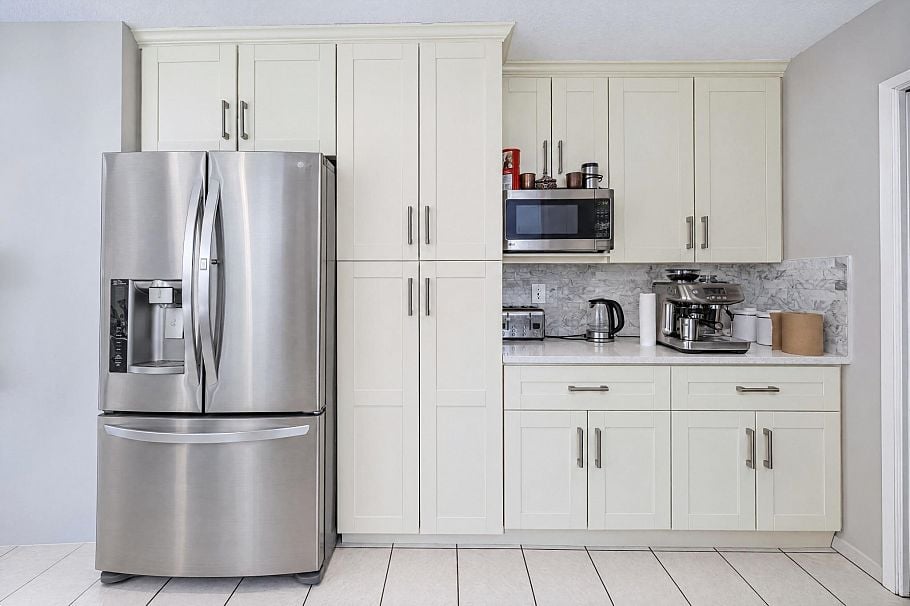 580 W 29th Street North Vancouver, BC - 5