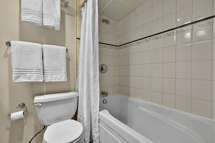 206 1717 13 Avenue Vancouver, BC - 22