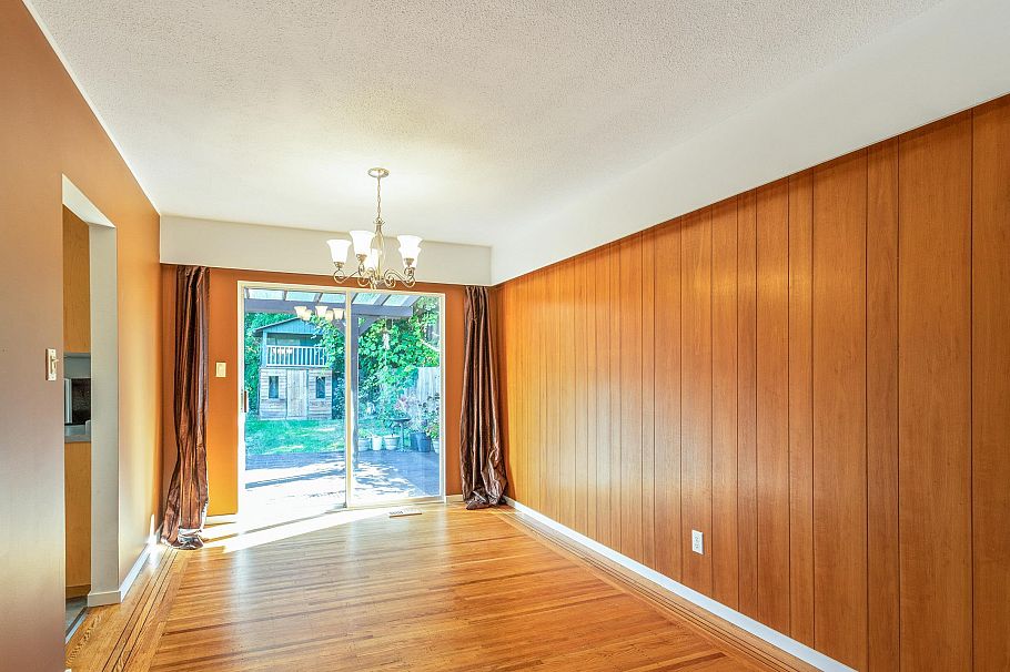 2370 Mountain Highway North Vancouver, BC - 11