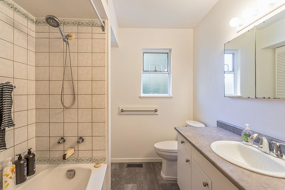 2370 Mountain Highway North Vancouver, BC - 22
