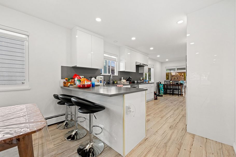 1070 E 40th Avenue Vancouver, BC - 11