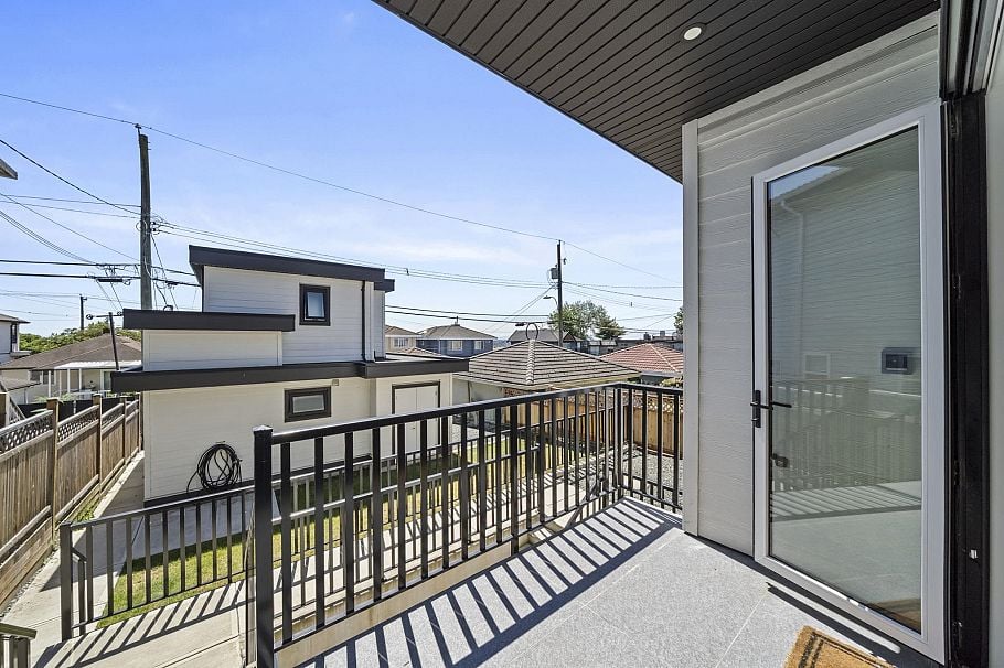 742 E 58th Avenue Vancouver, BC - 11