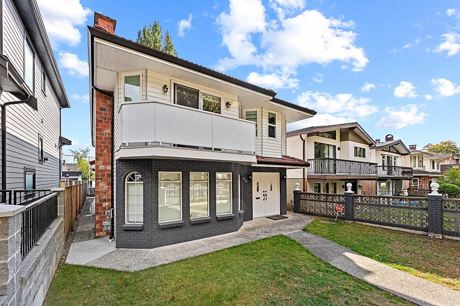 1070 E 40th Avenue Vancouver, BC - 3