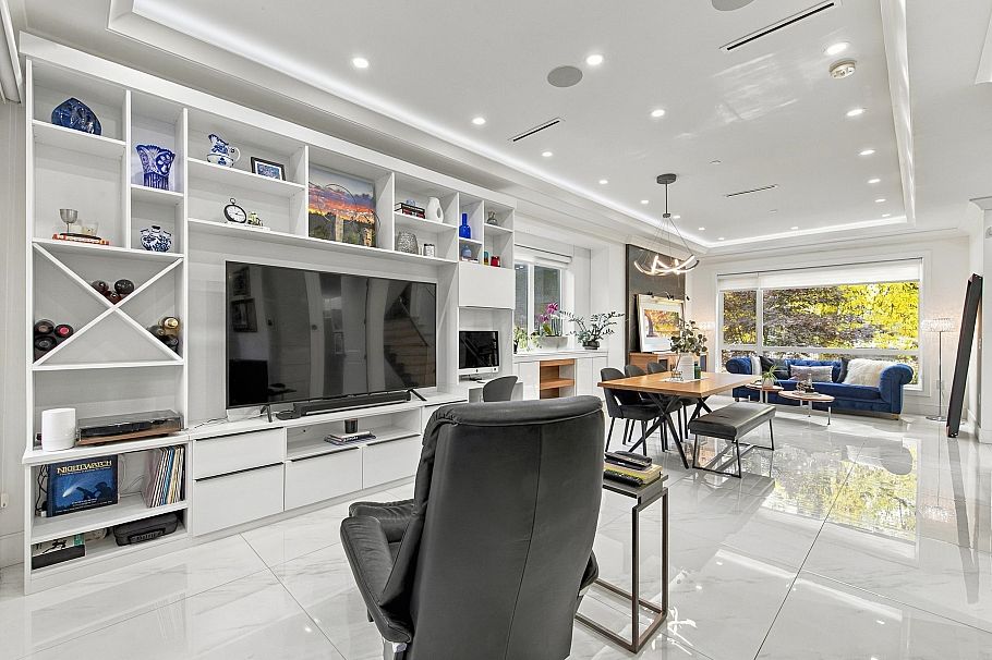 1267 E 53rd Avenue Vancouver, BC - 4