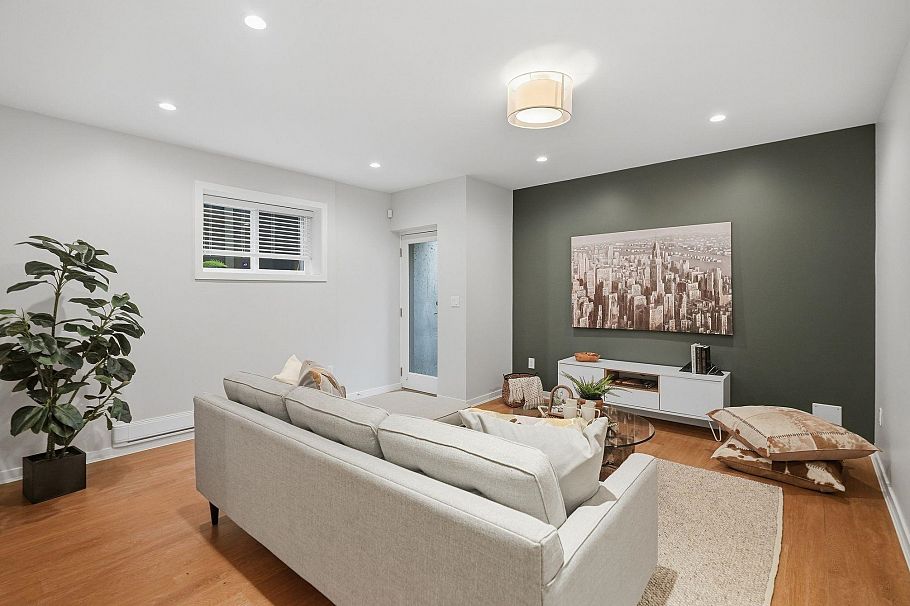 248 E 6th Street North Vancouver, BC - 30