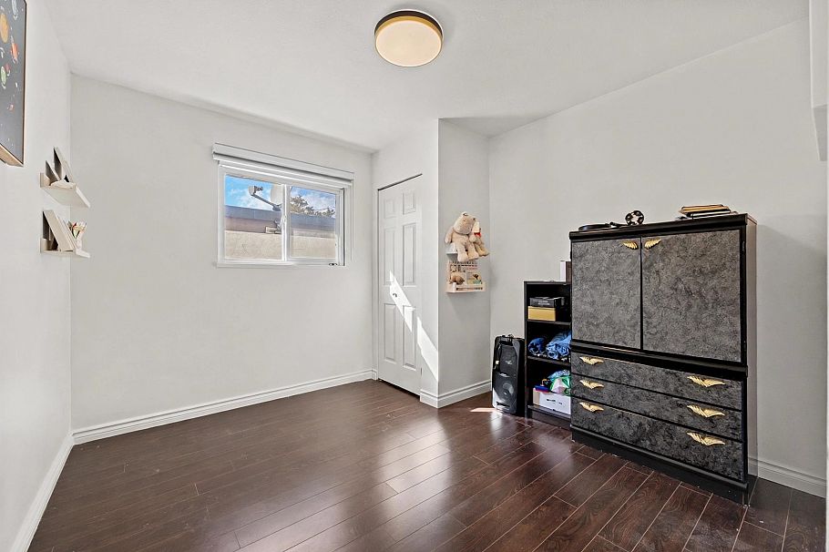 1070 E 40th Avenue Vancouver, BC - 21