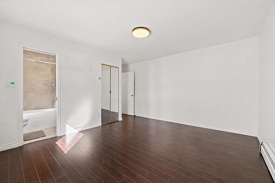 1070 E 40th Avenue Vancouver, BC - 23