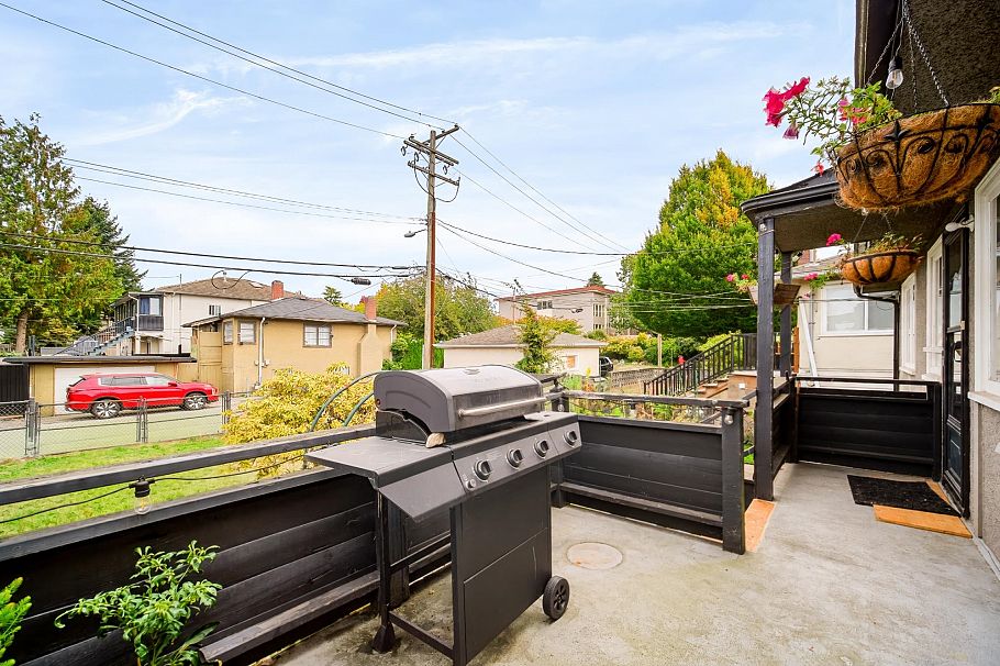 1685 E 55th Avenue Vancouver, BC - 17