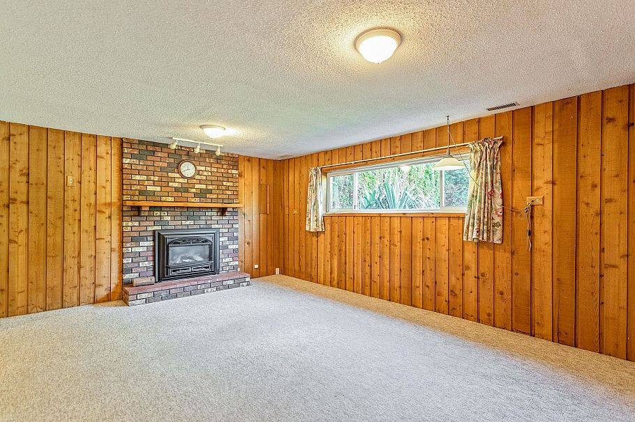 2370 Mountain Highway North Vancouver, BC - 23
