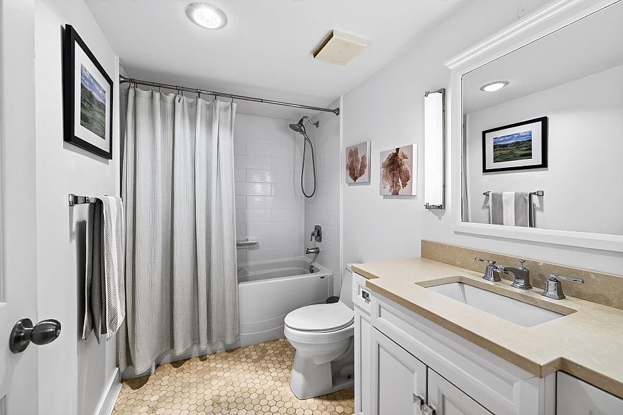 101 1702 Chesterfield Avenue North Vancouver, BC - 21