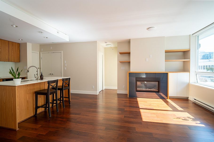 504 1675 W 8 Avenue Vancouver, BC - 1
