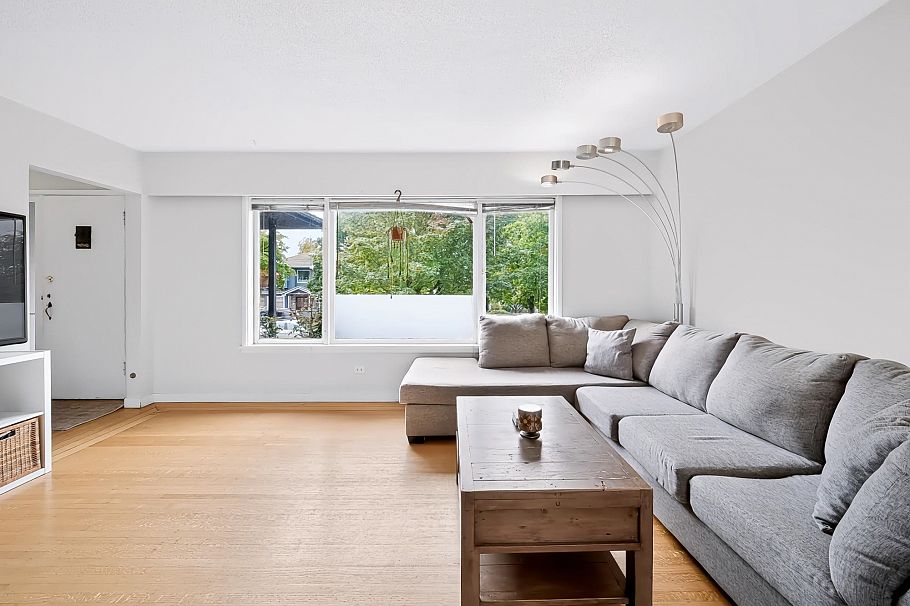 1685 E 55th Avenue Vancouver, BC - 4
