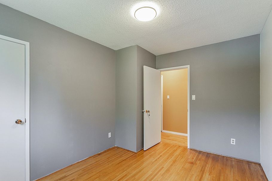 2370 Mountain Highway North Vancouver, BC - 18