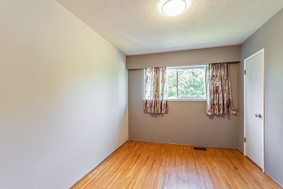 2370 Mountain Highway North Vancouver, BC - 19