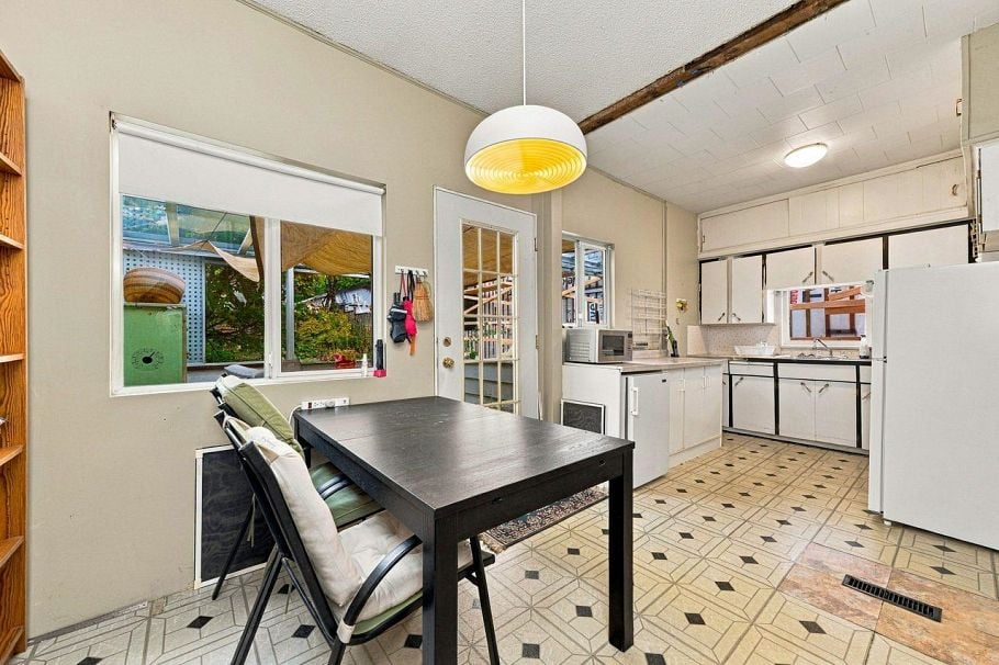 4153 John Street Vancouver, BC - 9