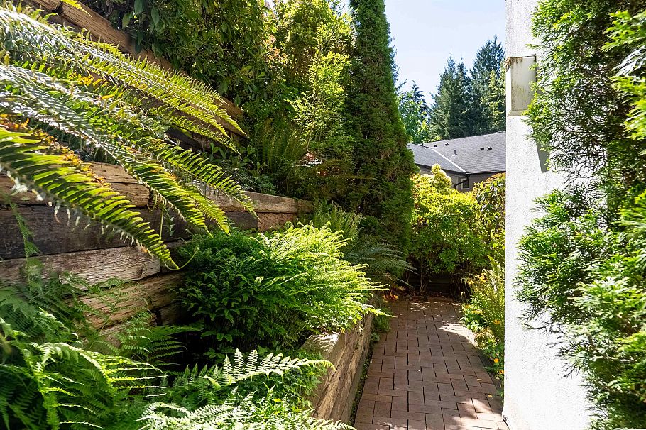 5948 Nancy Greene Way North Vancouver, BC - 25