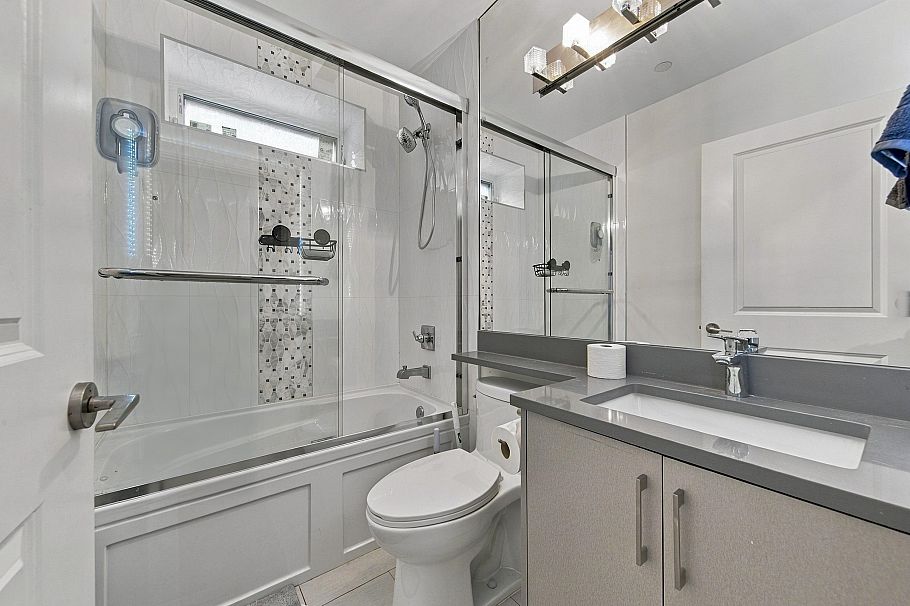 1267 E 53rd Avenue Vancouver, BC - 20