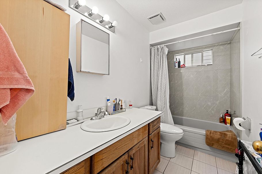 1070 E 40th Avenue Vancouver, BC - 34