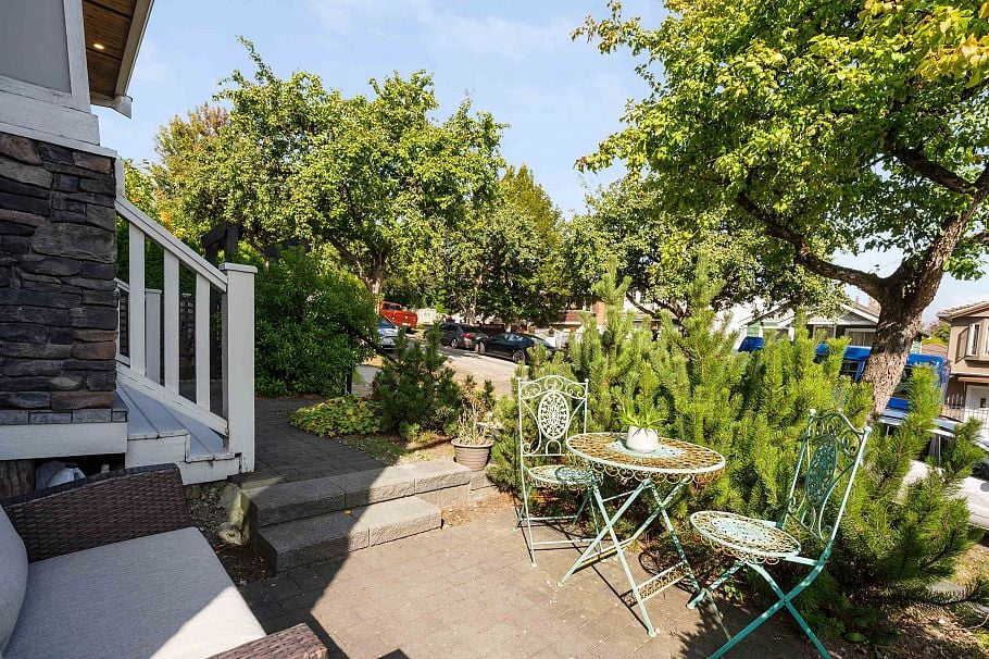 1382 E 17th Avenue Vancouver, BC - 22