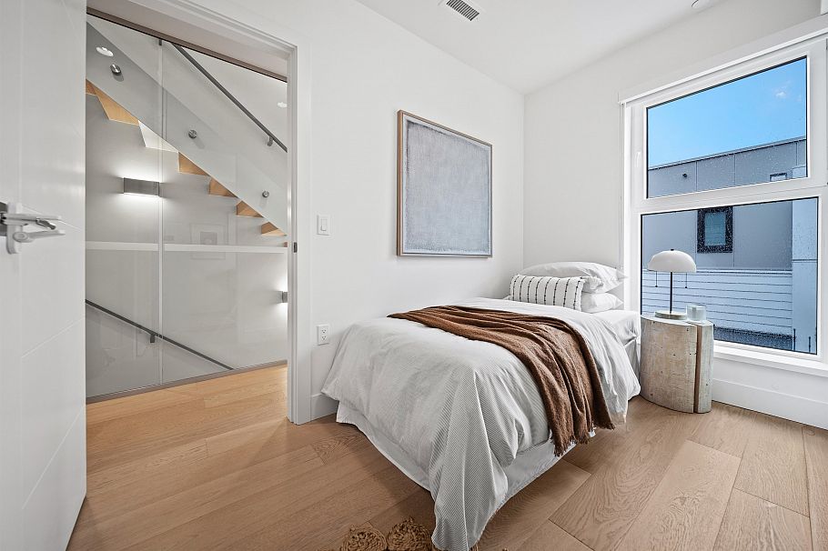 140 W Woodstock Avenue Vancouver, BC - 16