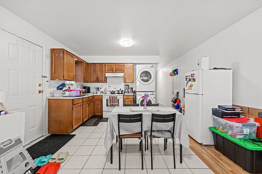 1070 E 40th Avenue Vancouver, BC - 32