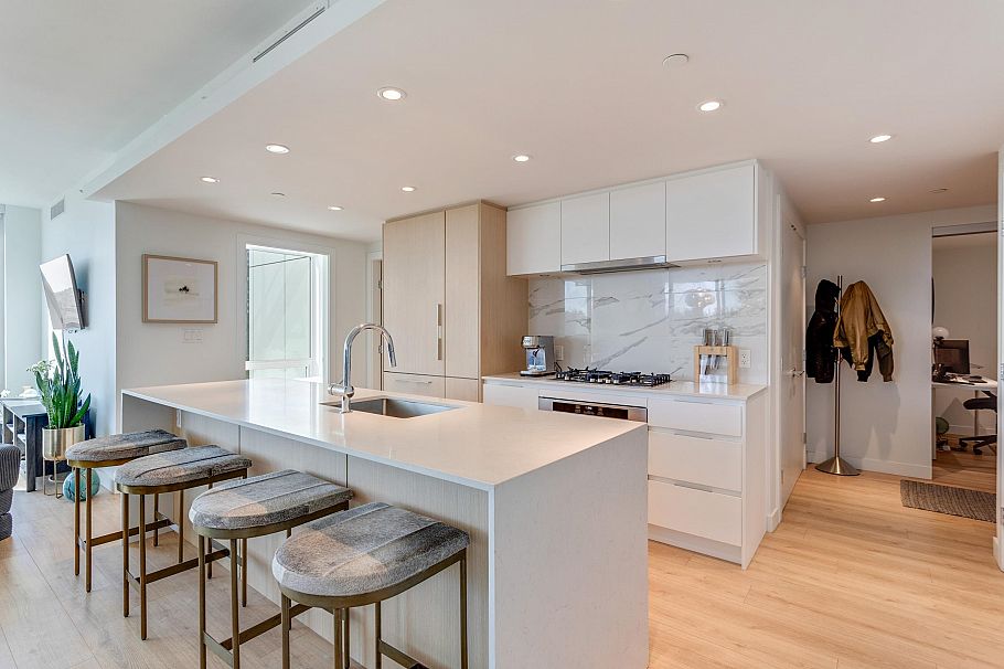 706 1500 Fern Street North Vancouver, BC - 8