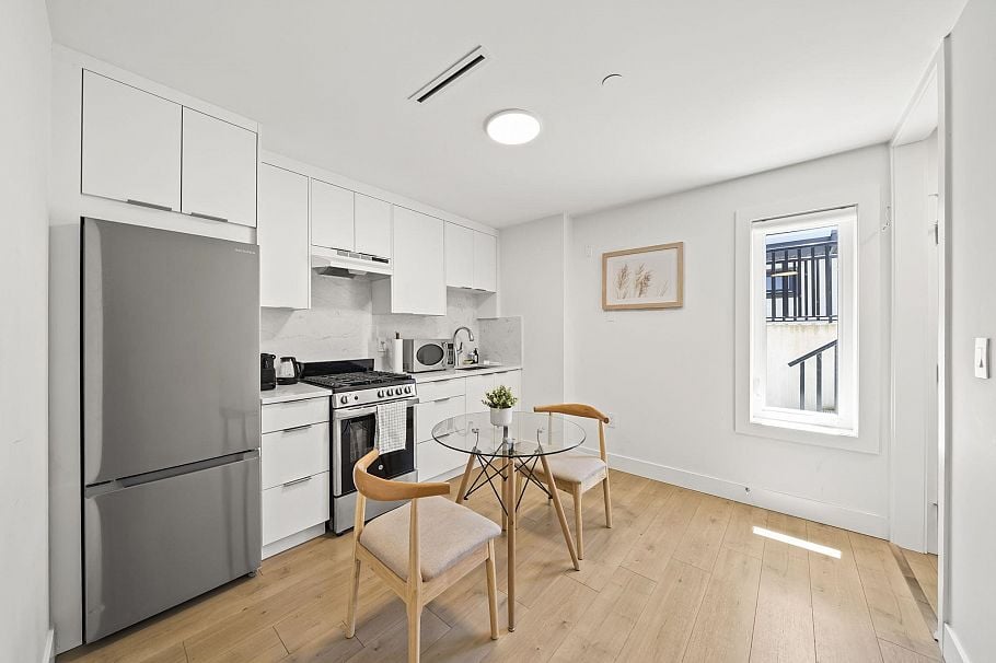 742 E 58th Avenue Vancouver, BC - 29