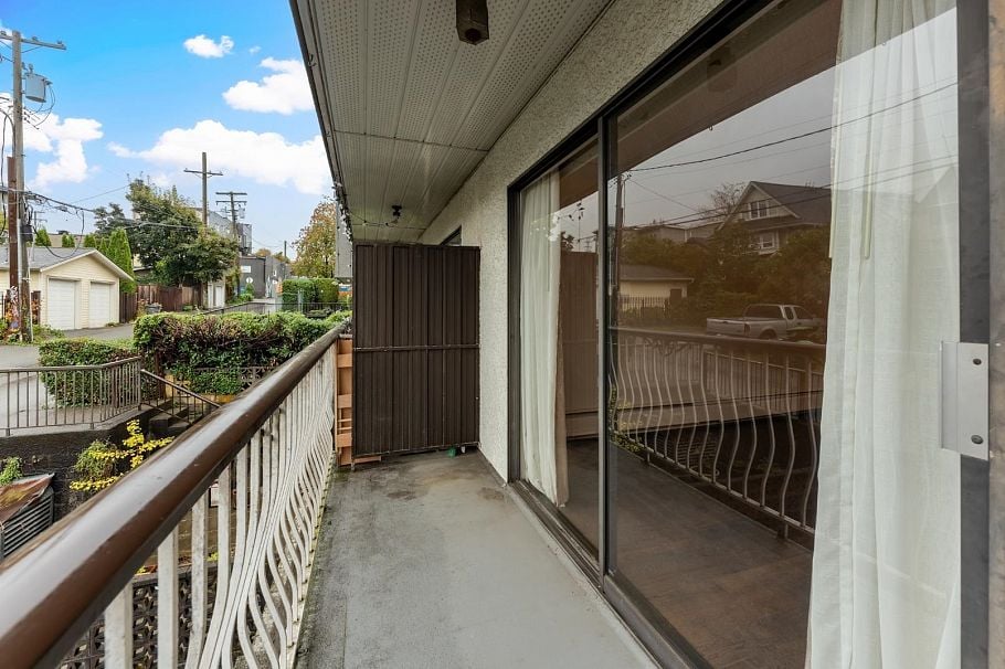 203 1611 E 3rd Avenue Vancouver, BC - 5