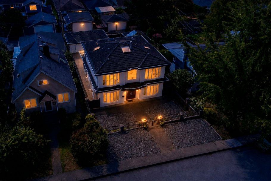 213 W 28th Street North Vancouver, BC - 36