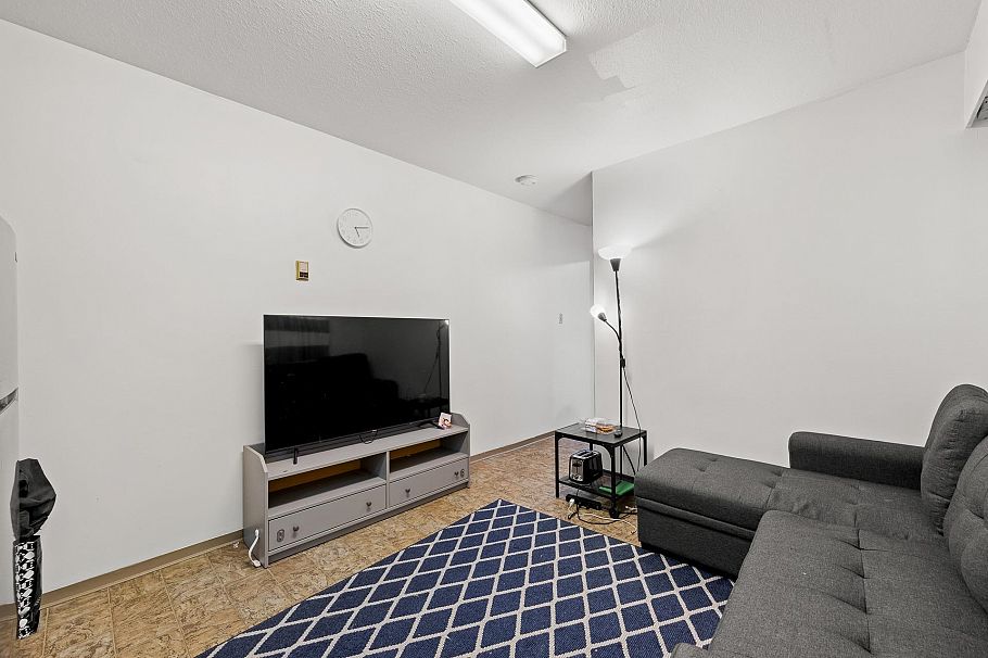 1070 E 40th Avenue Vancouver, BC - 36