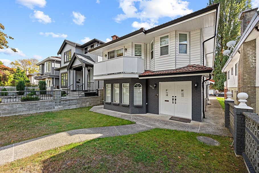 1070 E 40th Avenue Vancouver, BC - 2