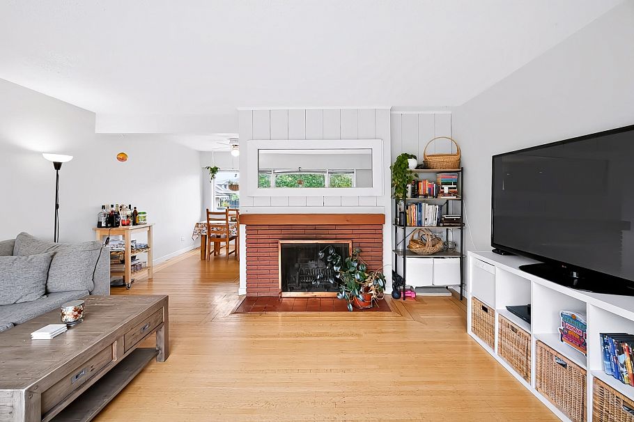 1685 E 55th Avenue Vancouver, BC - 2