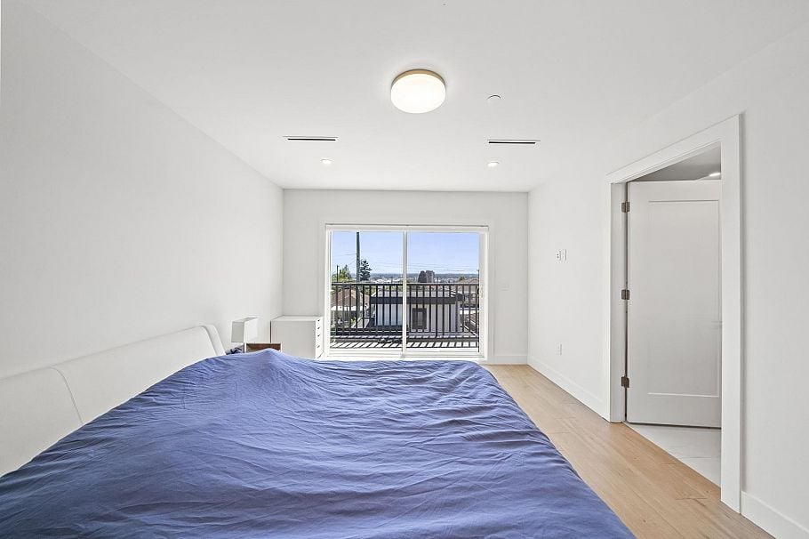 742 E 58th Avenue Vancouver, BC - 17